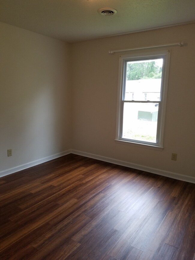 Building Photo - Right in the middle of the city!!!