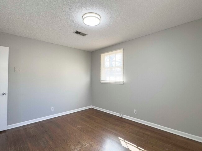 Building Photo - 328 Dunbar Cave Rd