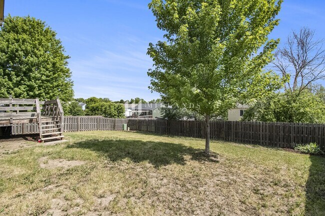 Building Photo - Multi-Level Elkhorn Home
