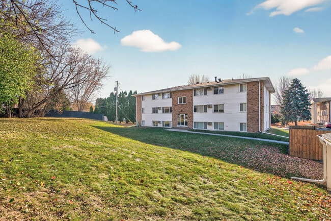 Building Photo - Rosco Apts-2720
