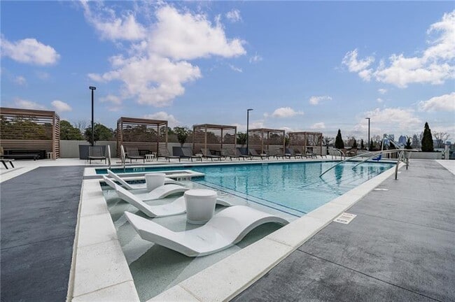 Building Photo - 2425 Peachtree Rd NE