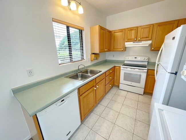 Building Photo - Unfurnished 2BR/1BA single level Ohana wit...