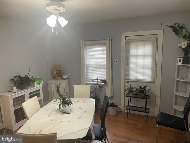 Building Photo - 695 W Kings Hwy