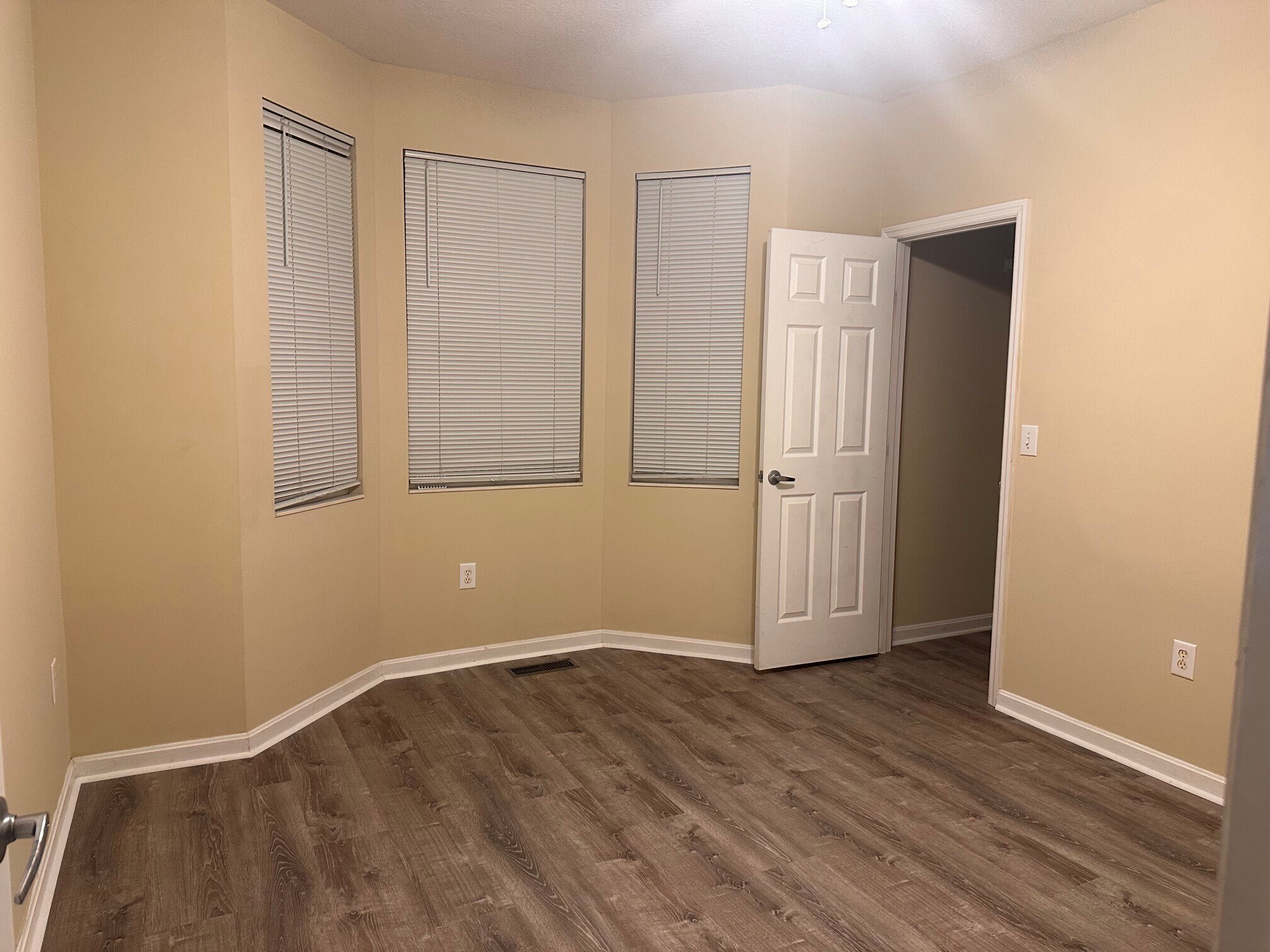 Building Photo - 7545 Mansion Cir