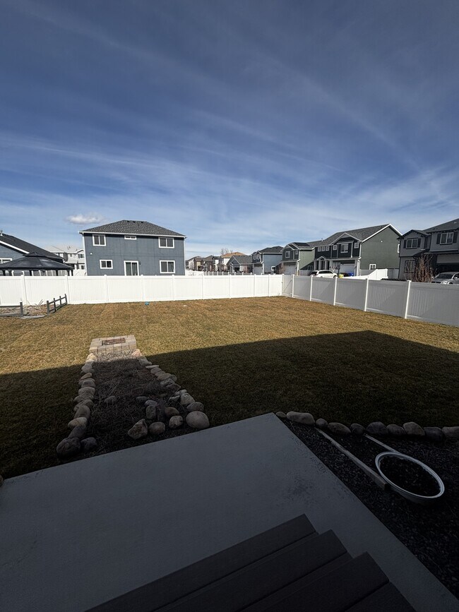 Building Photo - 1373 E Bell Buoy Way