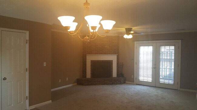 Building Photo - Large Townhome on 44th Avenue