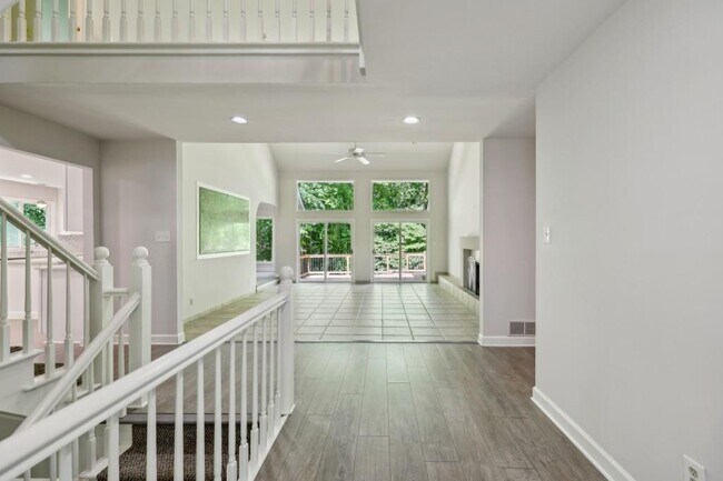 Building Photo - 110 Westchester Way