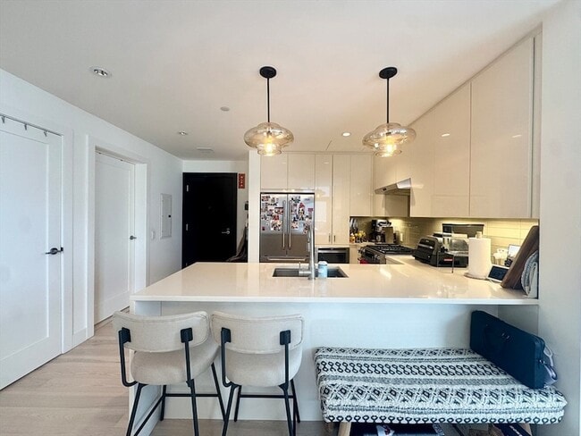 Building Photo - 32 Traveler St