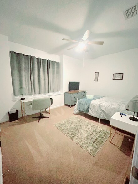 Primary Photo - 13926 Bella Donna