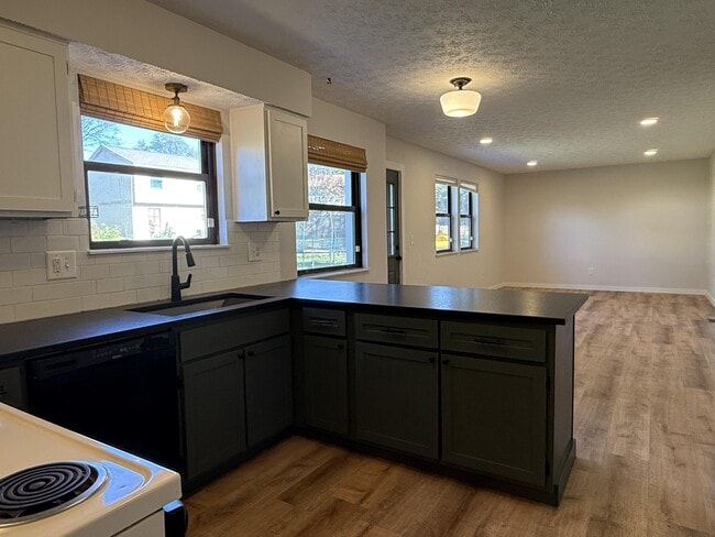 Building Photo - 6378 Cherroy Dr