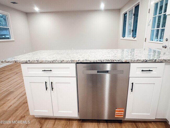 Building Photo - 827 Rogers St