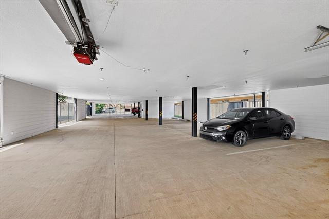 Building Photo - 800 S Welch St