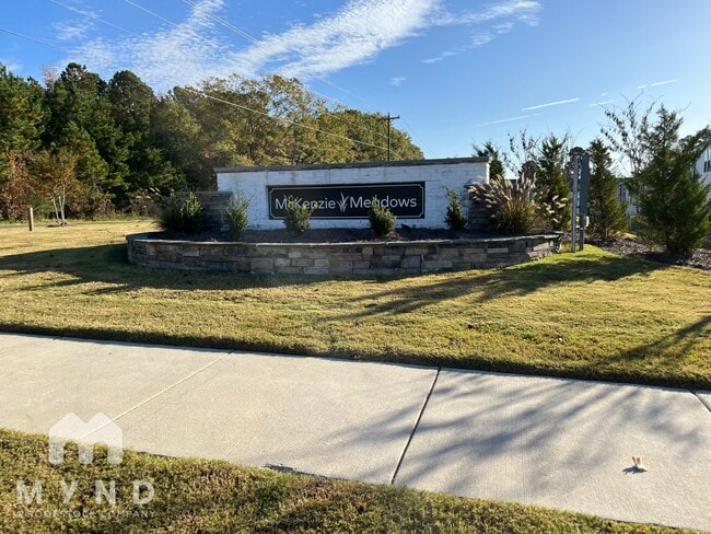 Building Photo - 807 McKenzie Pk Ter