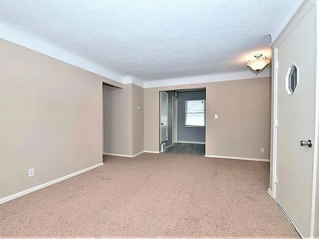 Building Photo - 12332 Park Knoll Dr
