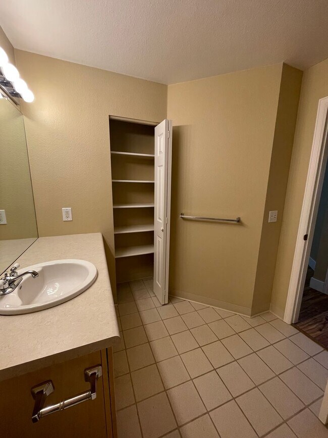 Building Photo - 4545 Wheaton Dr
