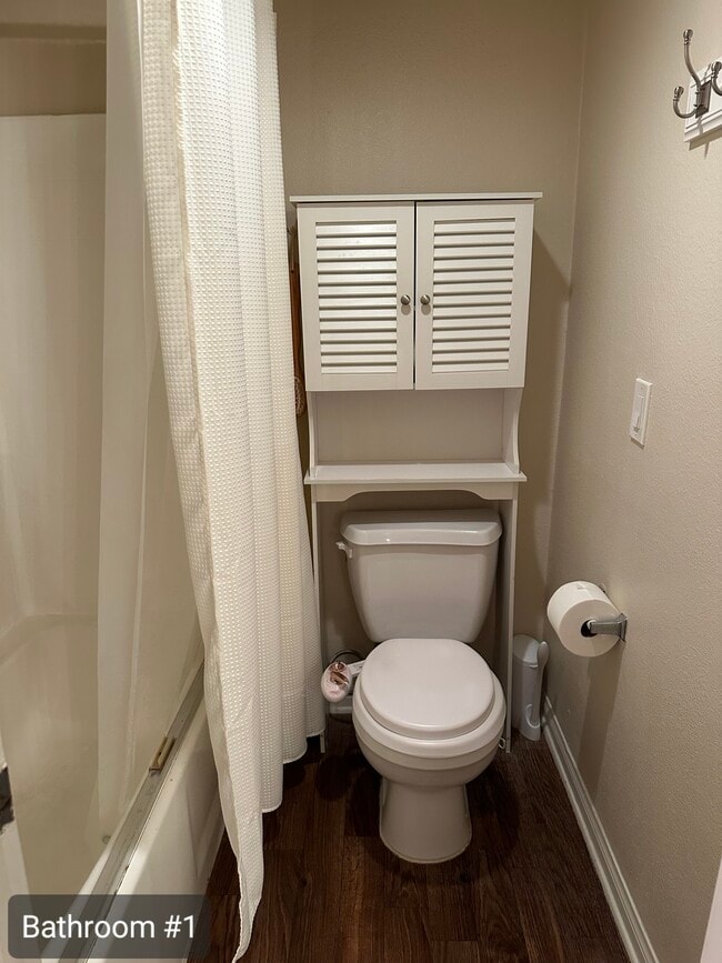2nd Bathroom - Full - 5565 Canoga Ave