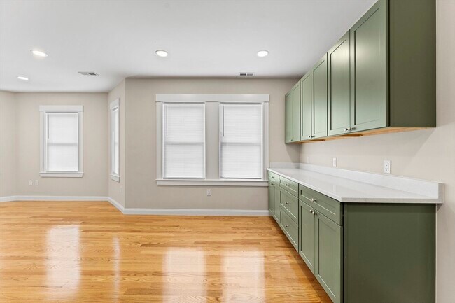 Building Photo - 42 Almont St