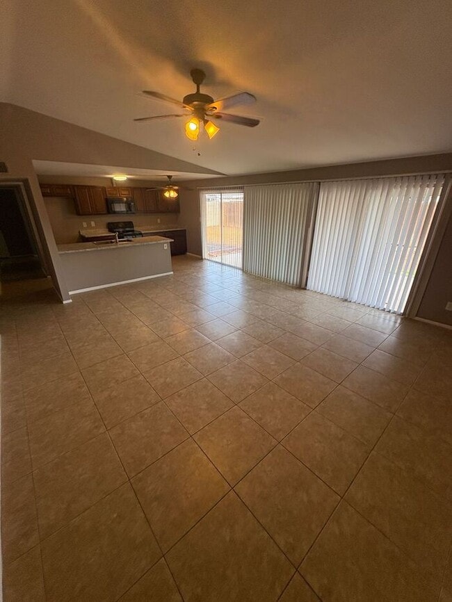 Building Photo - READY TO VIEW NOW! Spacious 3 Bed 1 Bath H...
