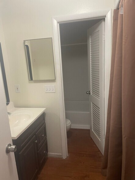 Building Photo - 804 Bebo Ln