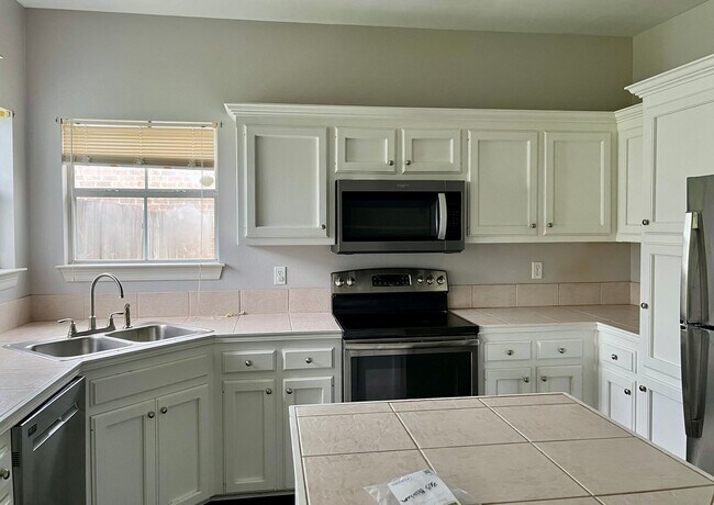 Building Photo - 303 Briarhaven Dr