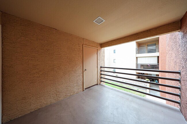 Building Photo - 1340 N Recker Rd