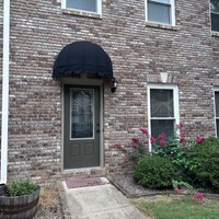 Building Photo - 2 bed, 2.5 bath townhome, all appliances i...