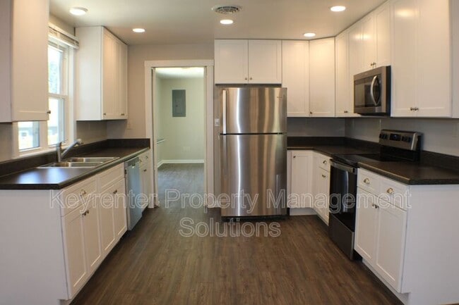 Building Photo - 509 5th St