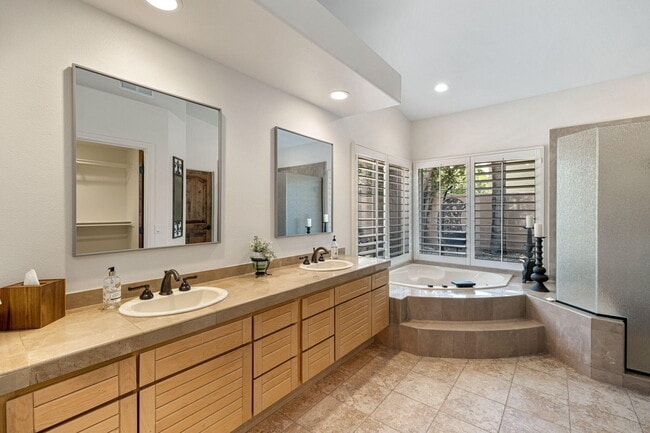 Building Photo - 47210 Heliotrope Dr