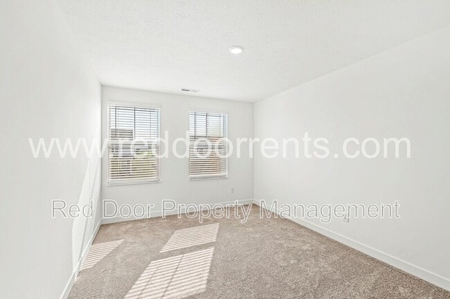 Building Photo - 2224 Boxwood Dr