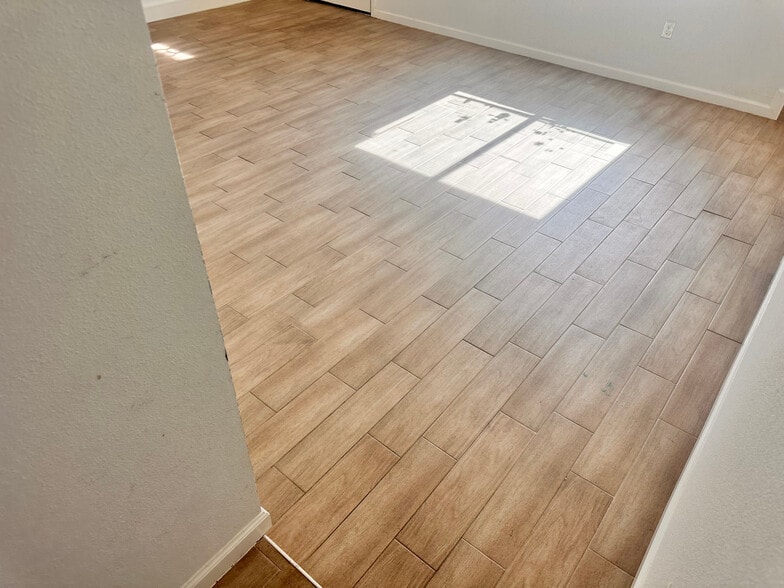 Building Photo - Room in House on Southwest Dr