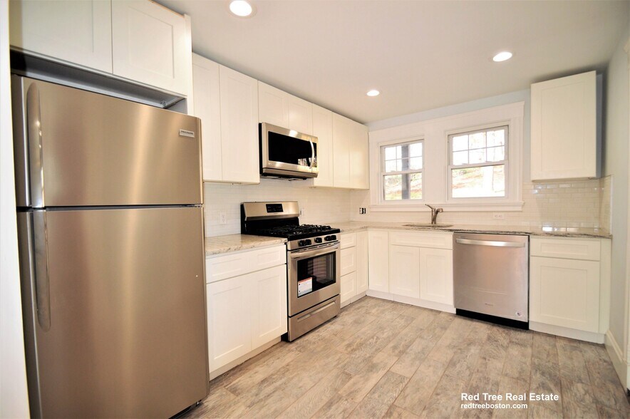 Building Photo - 51 Leamington Rd