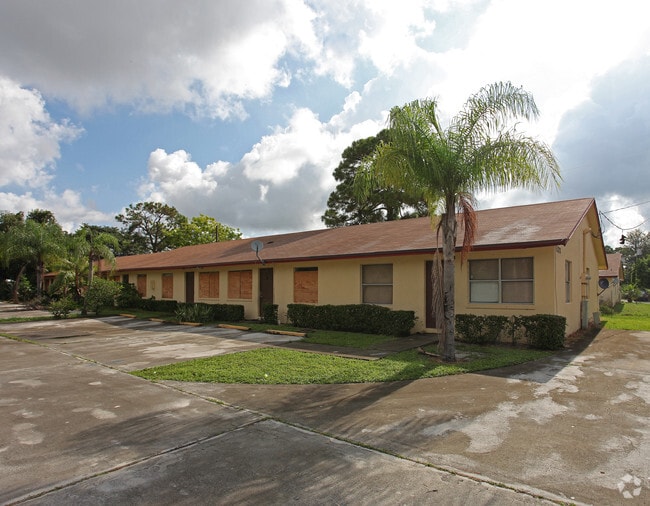 Primary Photo - Phoenix Place Apartments