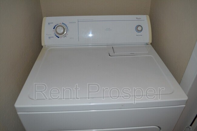 Building Photo - 4401 Thornbriar Ln