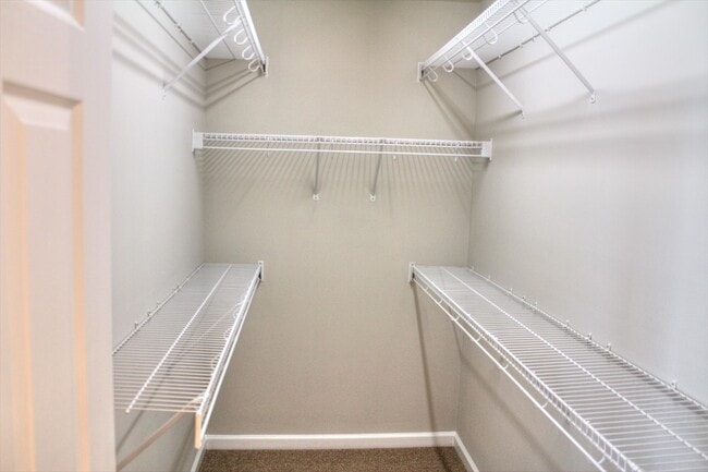 Building Photo - Great 2 Bedroom, 3 Floor Town Home with 1st Floor Bonus Room- Morrisville - Available July 15th!