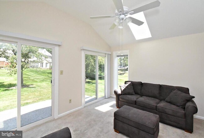 Building Photo - 2489 Hillendale Dr