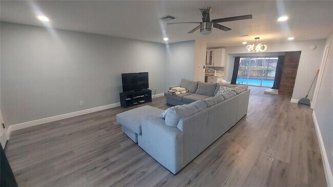 Building Photo - 1811 Forest Dr