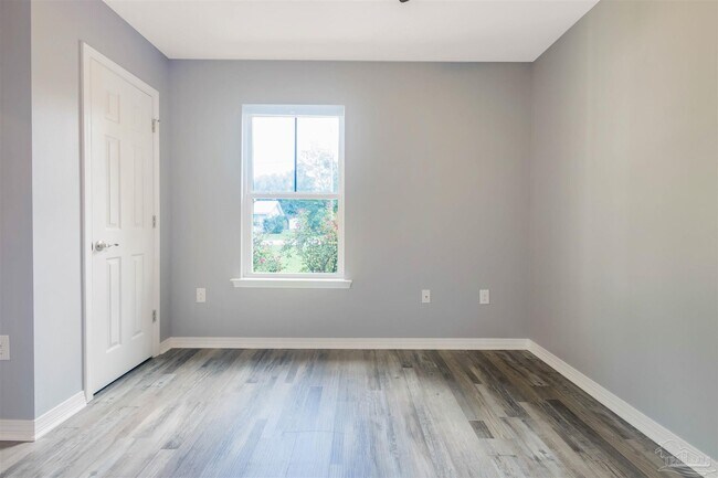 Building Photo - 3328 Broadview Cir