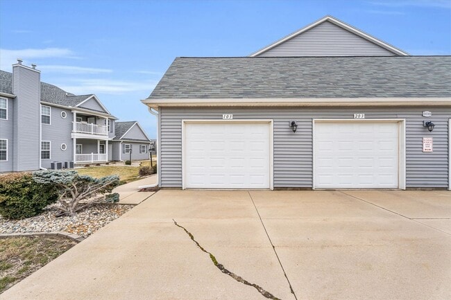 Building Photo - 2 bedroom, 2 bathroom condo!