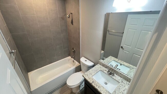 Building Photo - Incredible 3 Bedroom, 2 Bathroom Home in Palm Bay!!