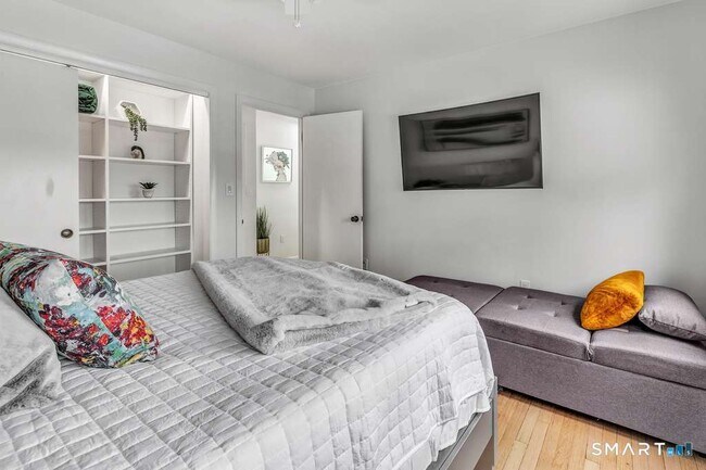 Building Photo - 110 Grenelle St