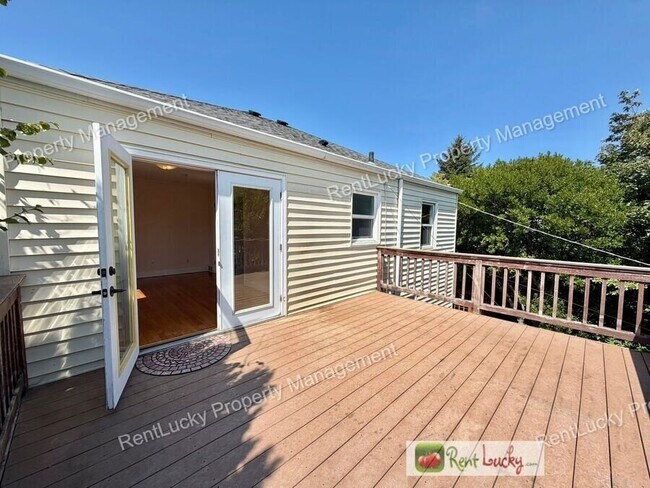 Building Photo - 2130 Montvale Pl W