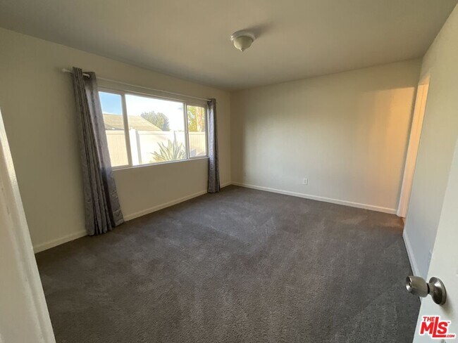 Building Photo - 243 S Sutter Ave