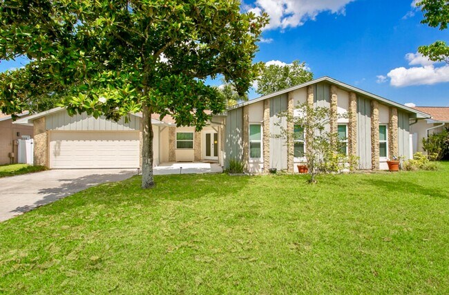 Primary Photo - 137 Peppertree Dr