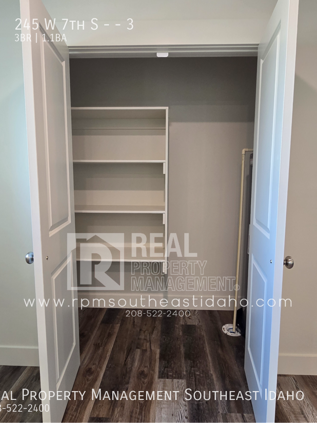 Building Photo - 245 W 7th S