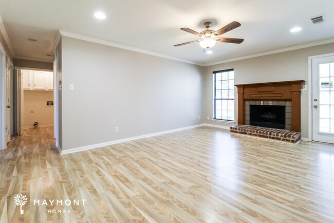 Building Photo - Charming North Little Rock Home with 2-Car Garage