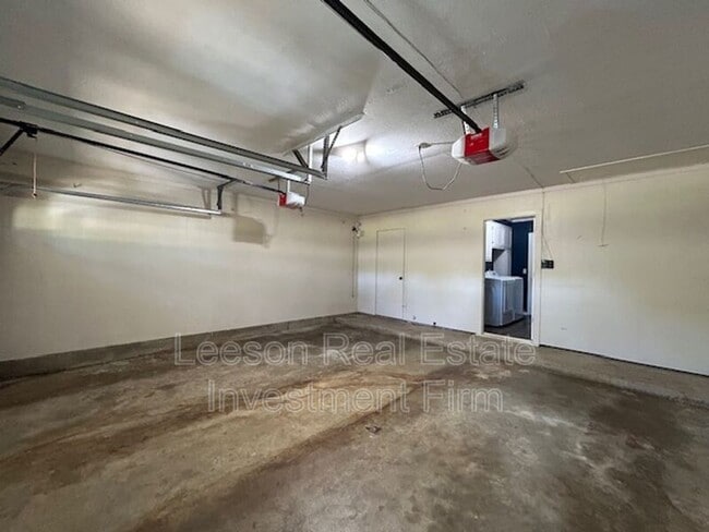Building Photo - 241 Rossitter St