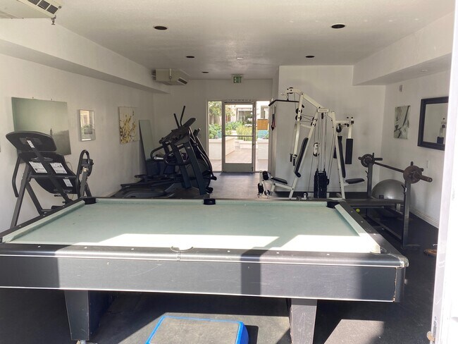 Building Photo - 3645 Cardiff Ave