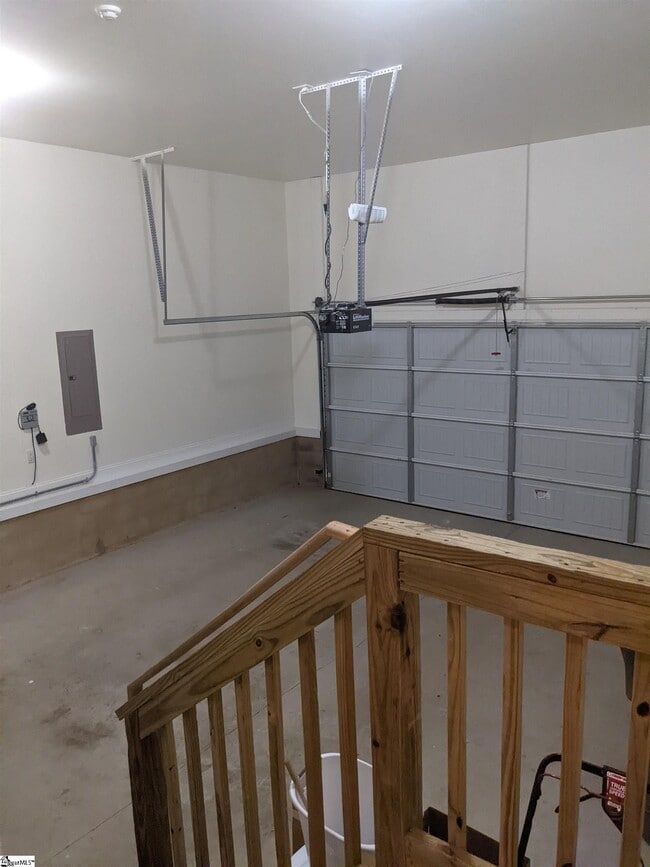 Building Photo - 10 Alex Ct