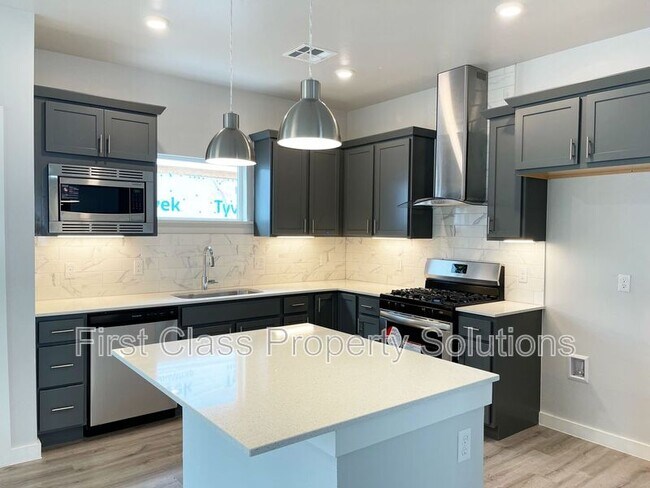Building Photo - 512 NW 176th Terrace
