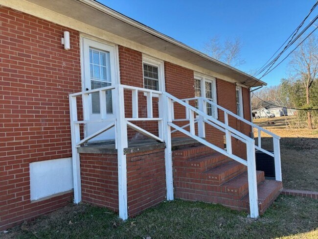 Building Photo - 1917